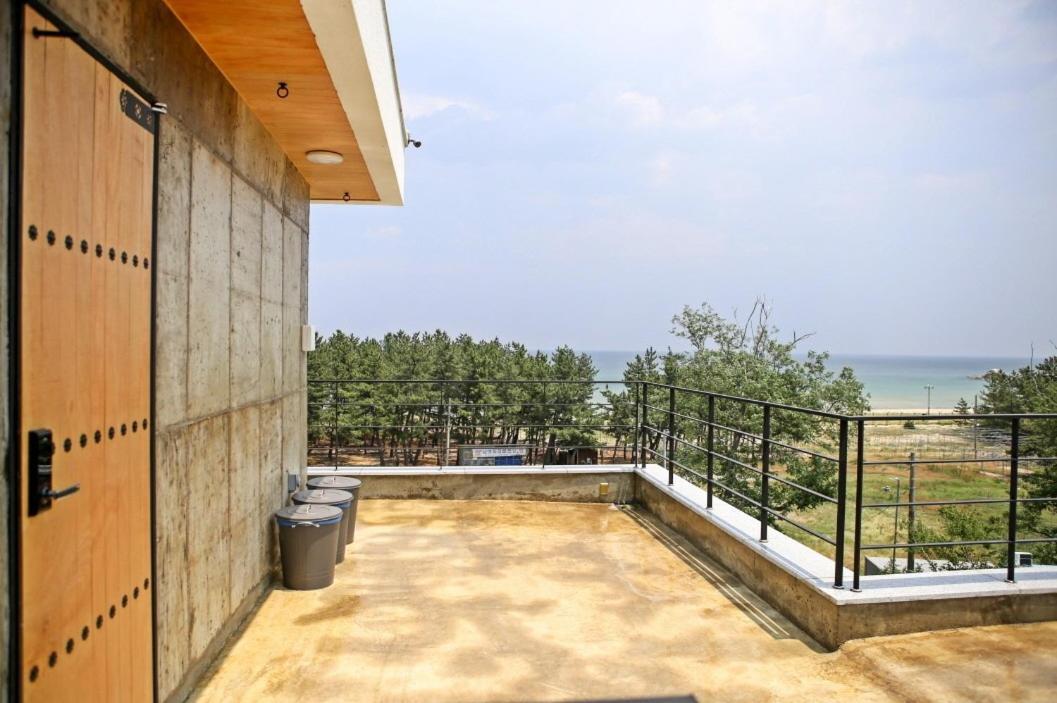 Yangyang Oceanview Pension Gwanggyeongwon ภายนอก รูปภาพ